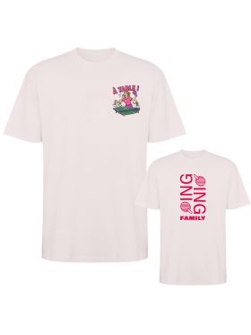 T-shirt A table